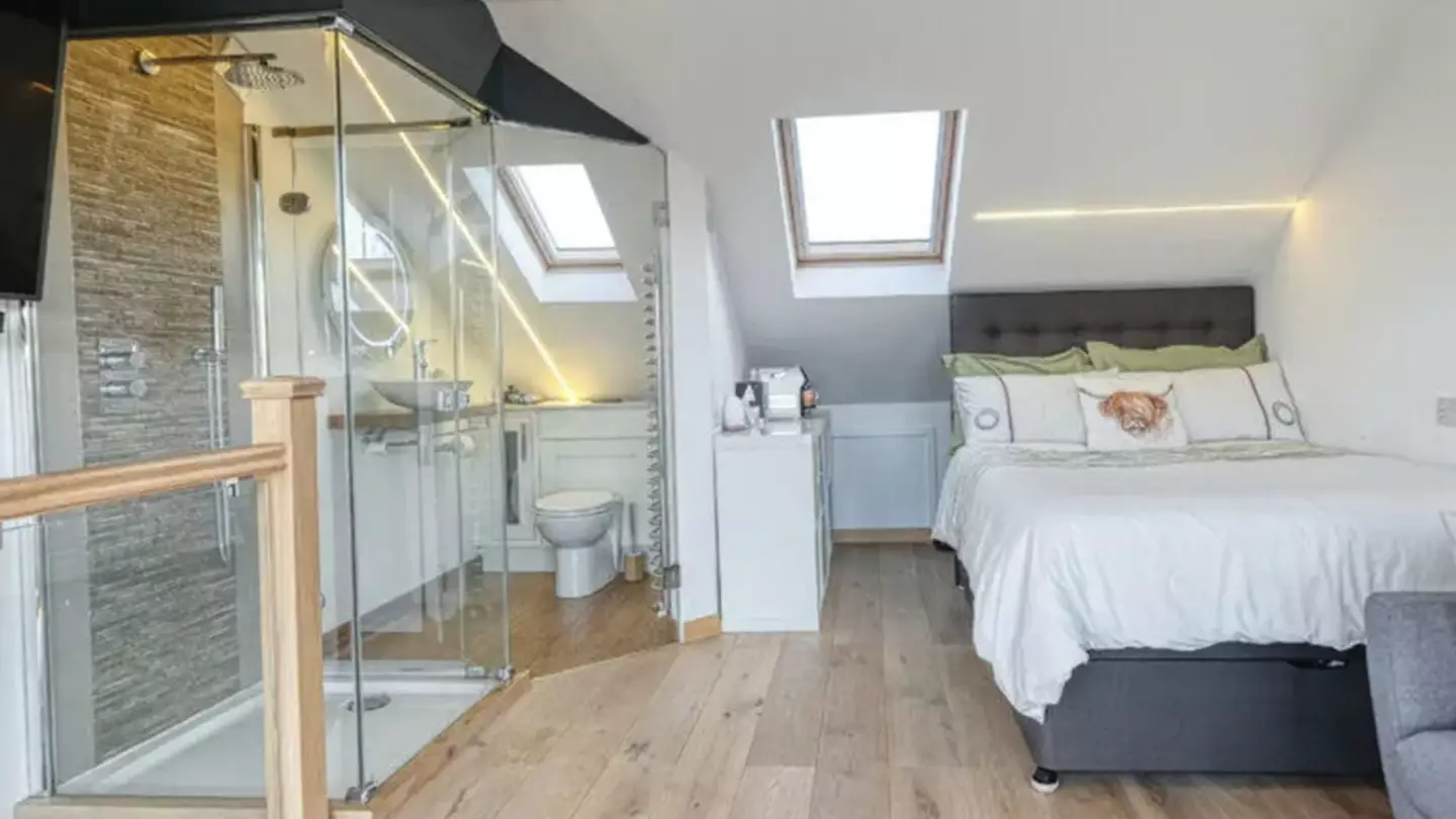 People Are Horrified By 'Scenic' Bathroom In £425k Home