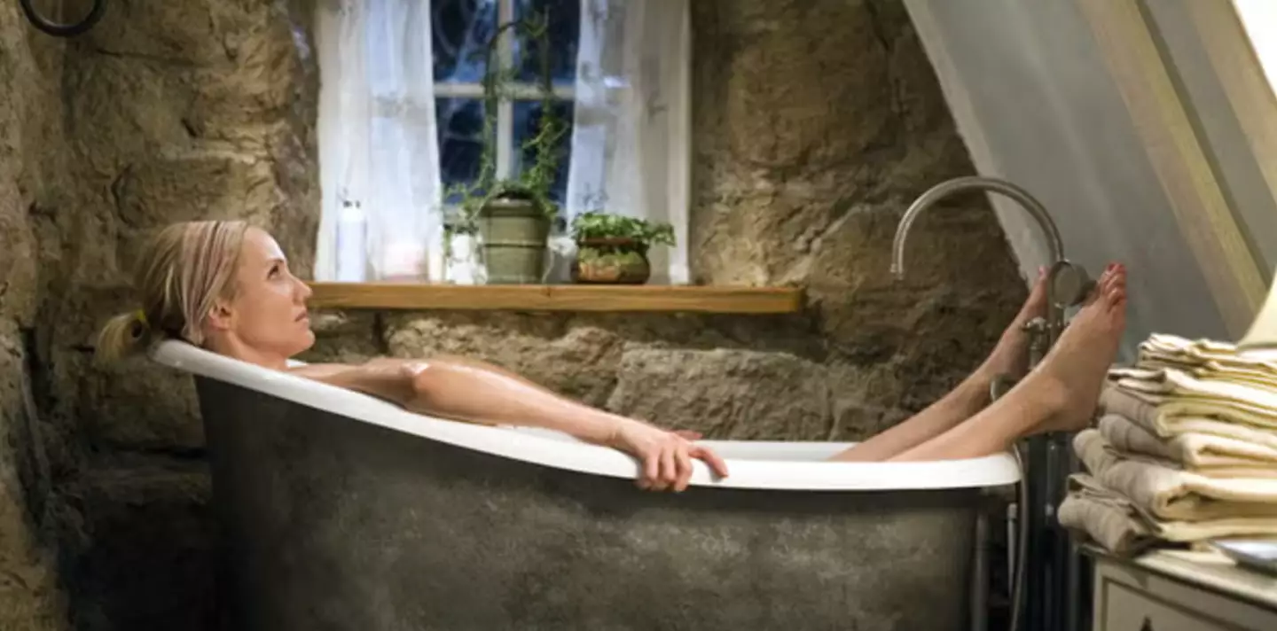 I'm pretty sure a soak in this bathtub would solve all my problems (Universal Pictures)