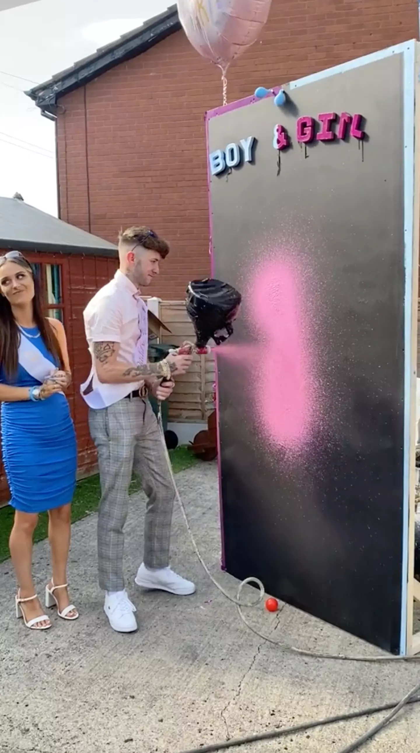 Thousands rushed in to share their sarcastic reactions to the couple's reaction.