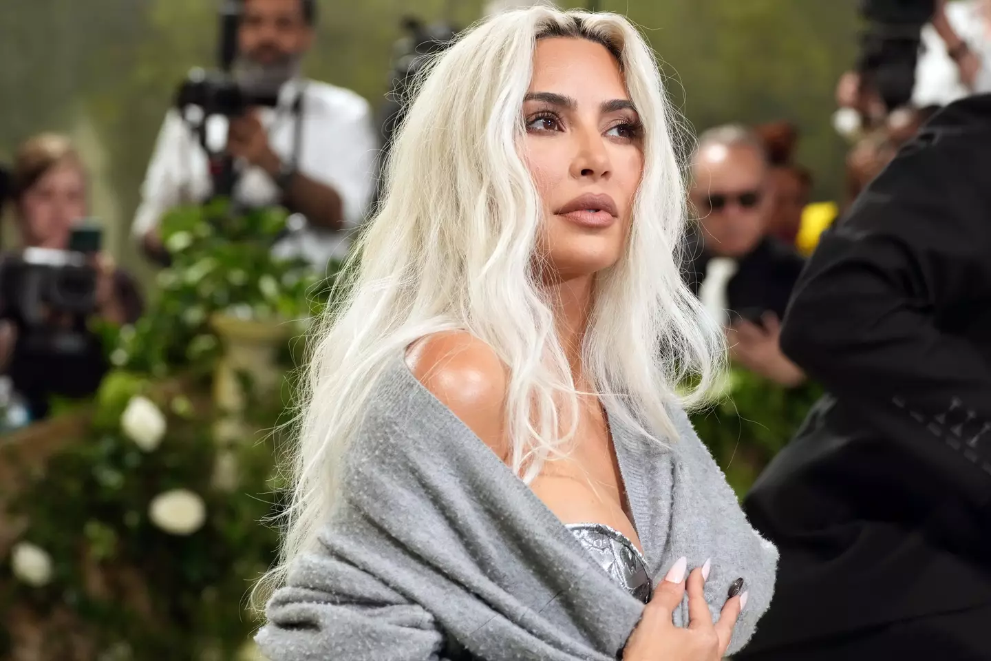 Kardashian paired her gown with a cosy cardi. (Jeff Kravitz/FilmMagic/Getty Images)