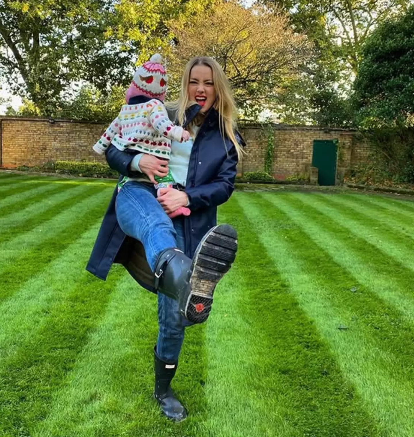 According to sources, she did it to start fresh after her divorce (Instagram/amberheard)