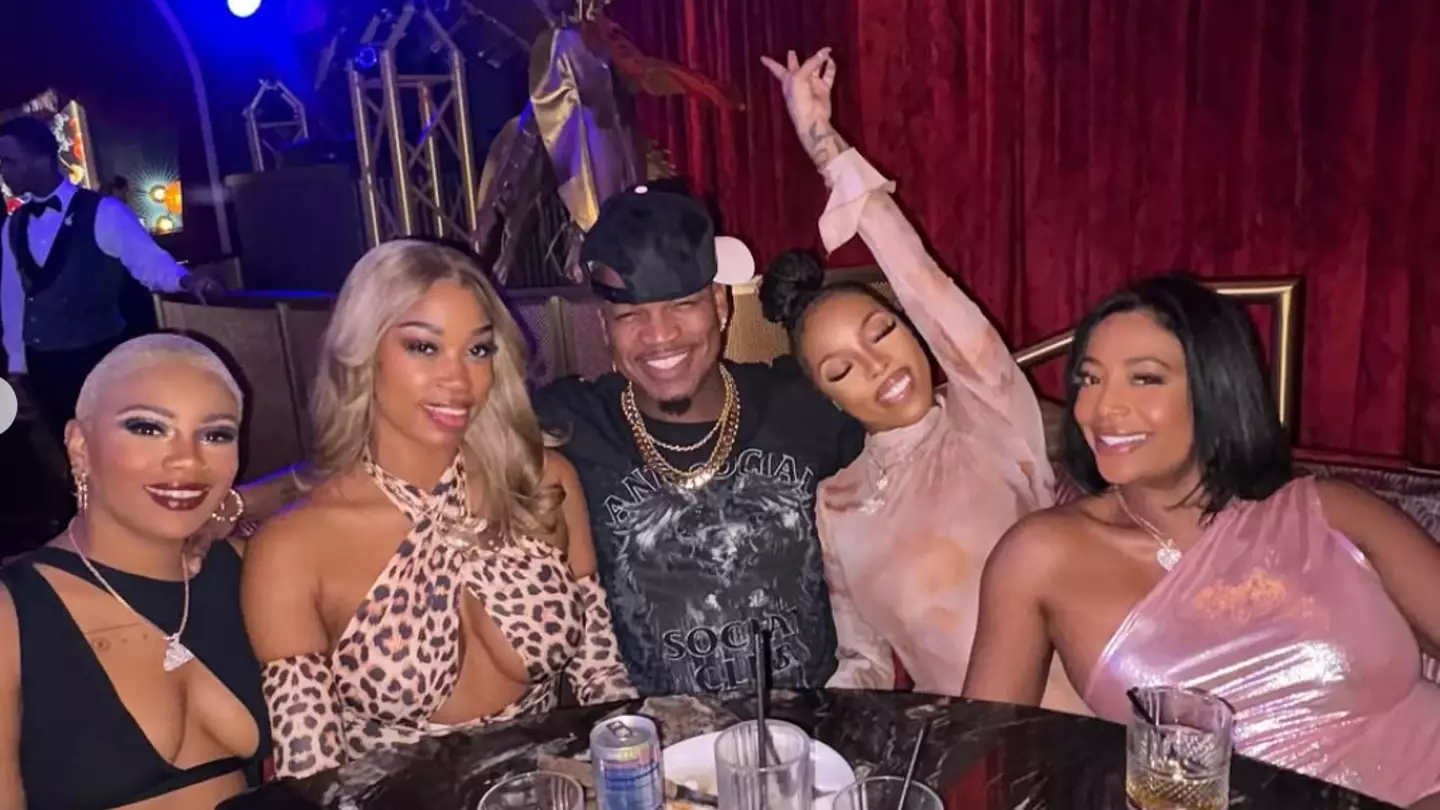 He recently debuted his four partners on social media (Instagram/@neyo)