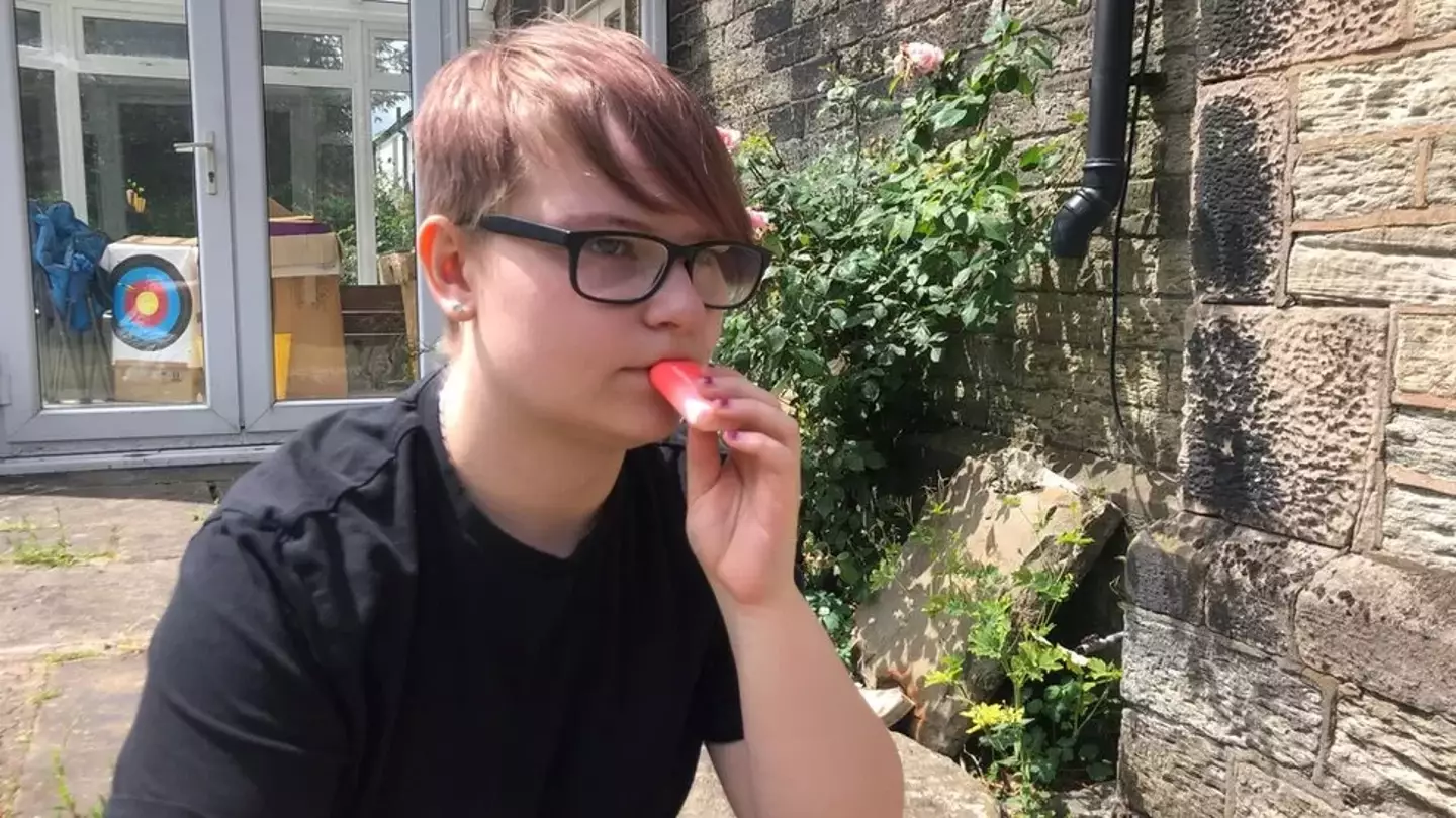 Belle Moore said she's addicted to vaping.