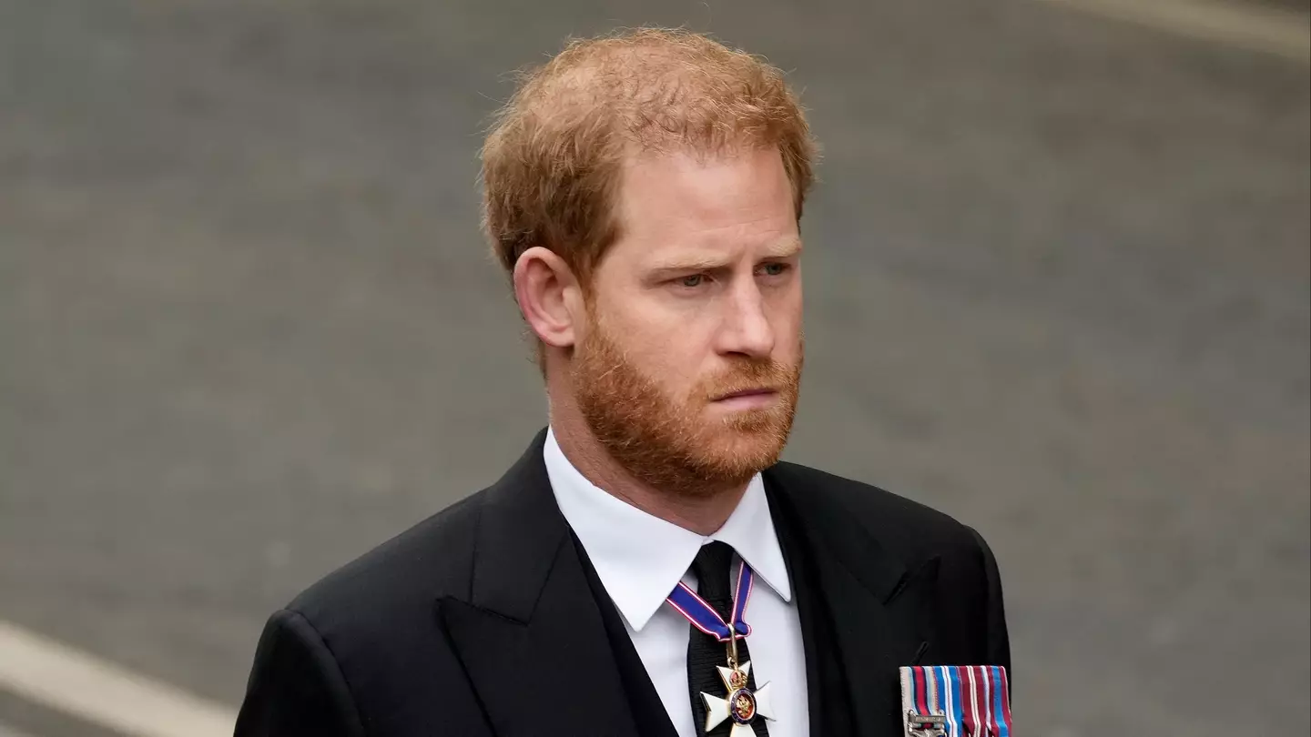 Prince Harry leaves heartwarming gift at late Queen's tomb following return to UK