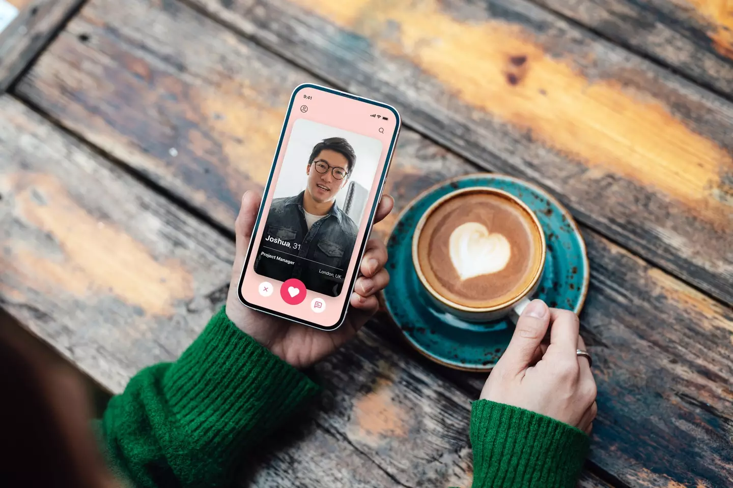 Finding dating getting a bit samey? Contra dating could be the way forward. (Oscar Wong/Getty Stock)