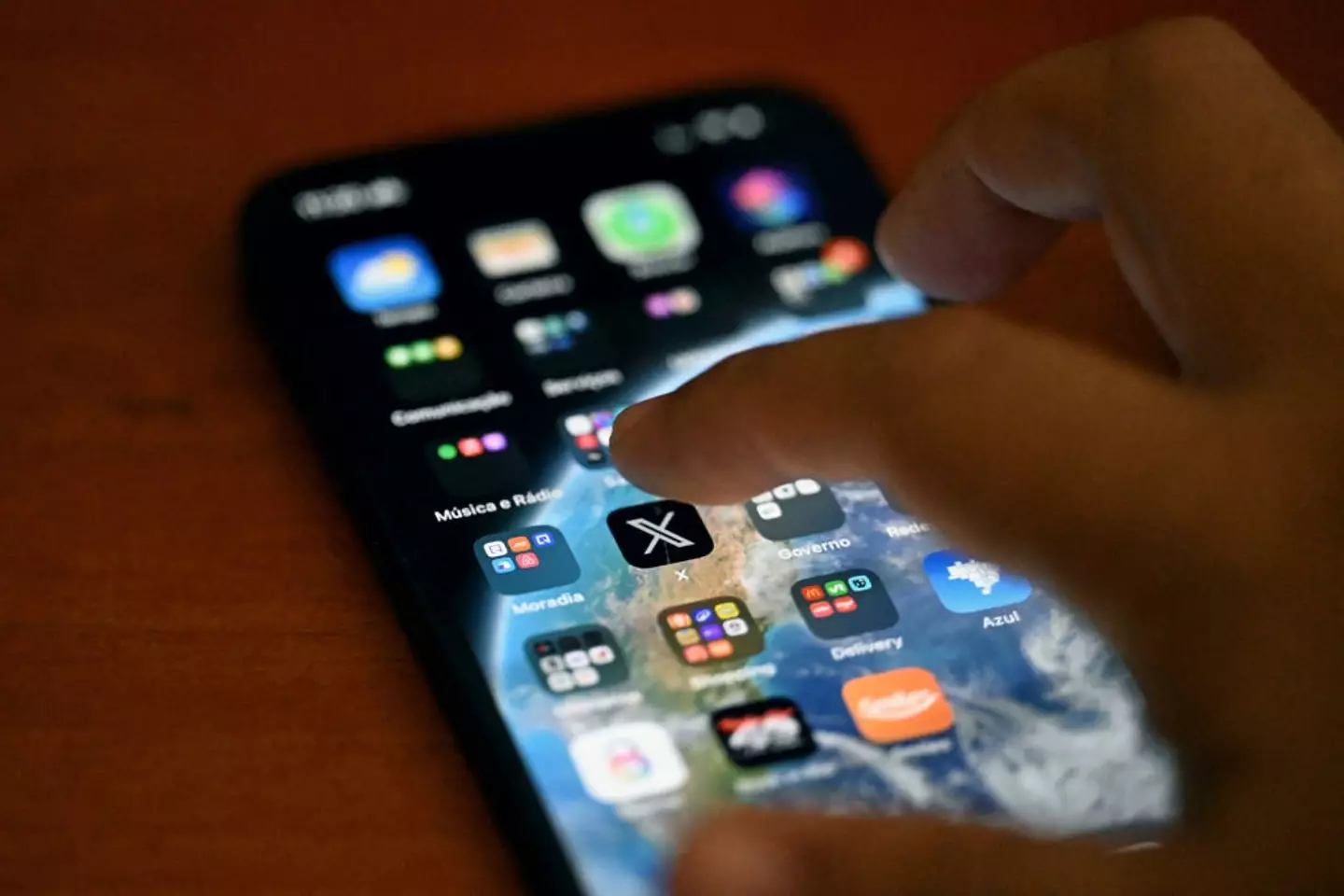 Researchers have found a link between social media addiction and narcissistic traits (MAURO PIMENTEL/AFP via Getty Images)