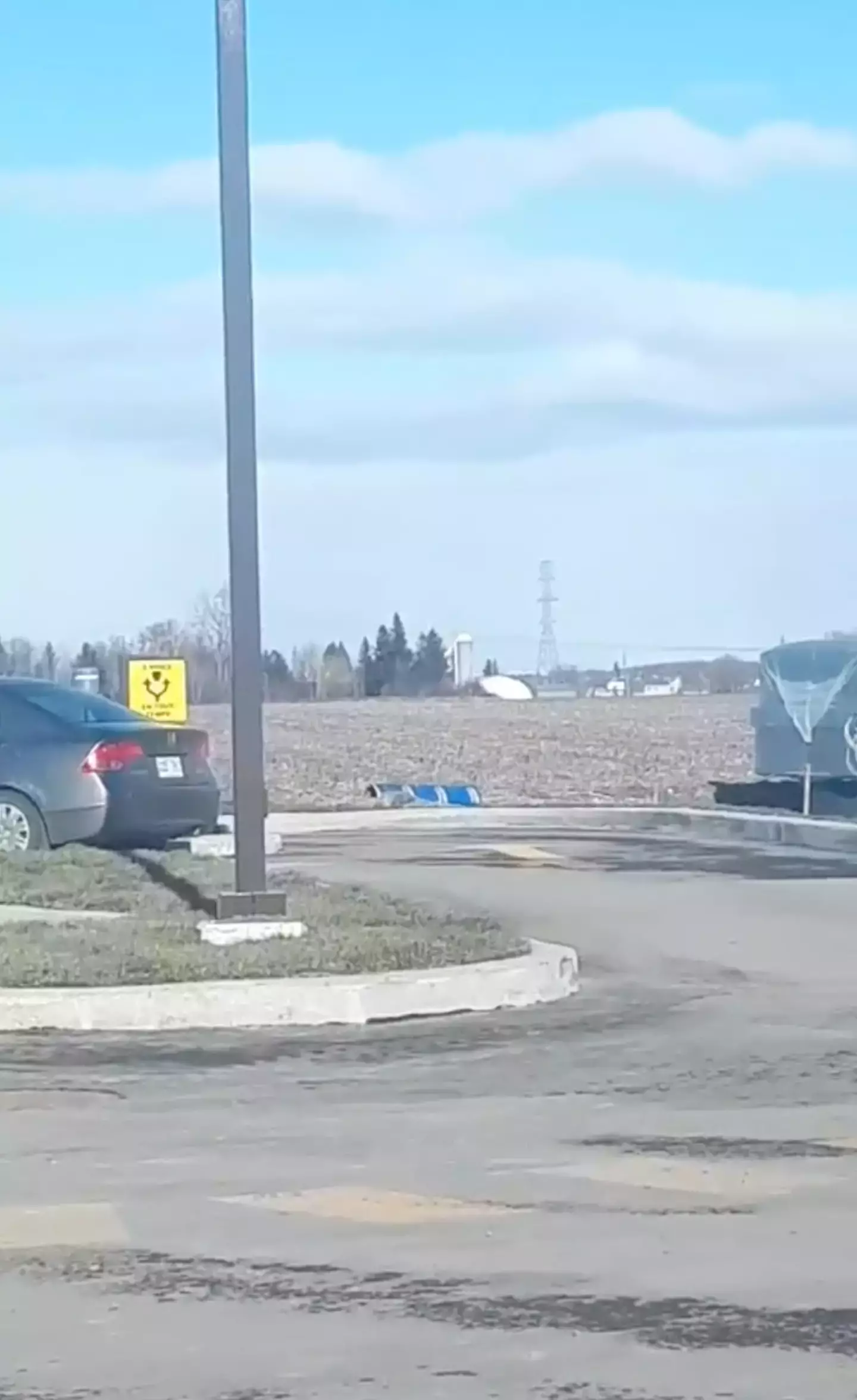 Much of the surrounding area is farmland (TikTok/@thumbs.up.canuck)