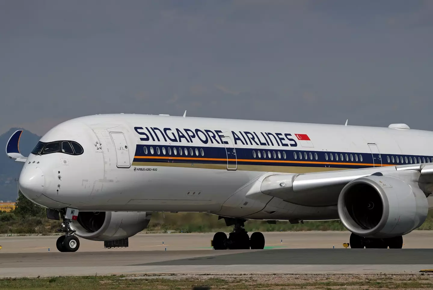 Singapore Airlines is offering its employees a substantial bonus. (JoanValls/Urbanandsport/NurPhoto via Getty Images)
