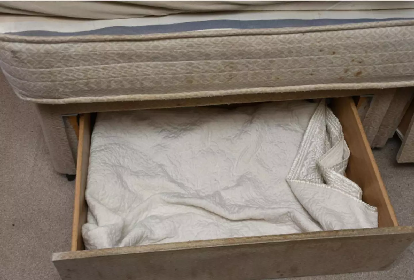 The toddler was kept in the drawer for three years (CPS)