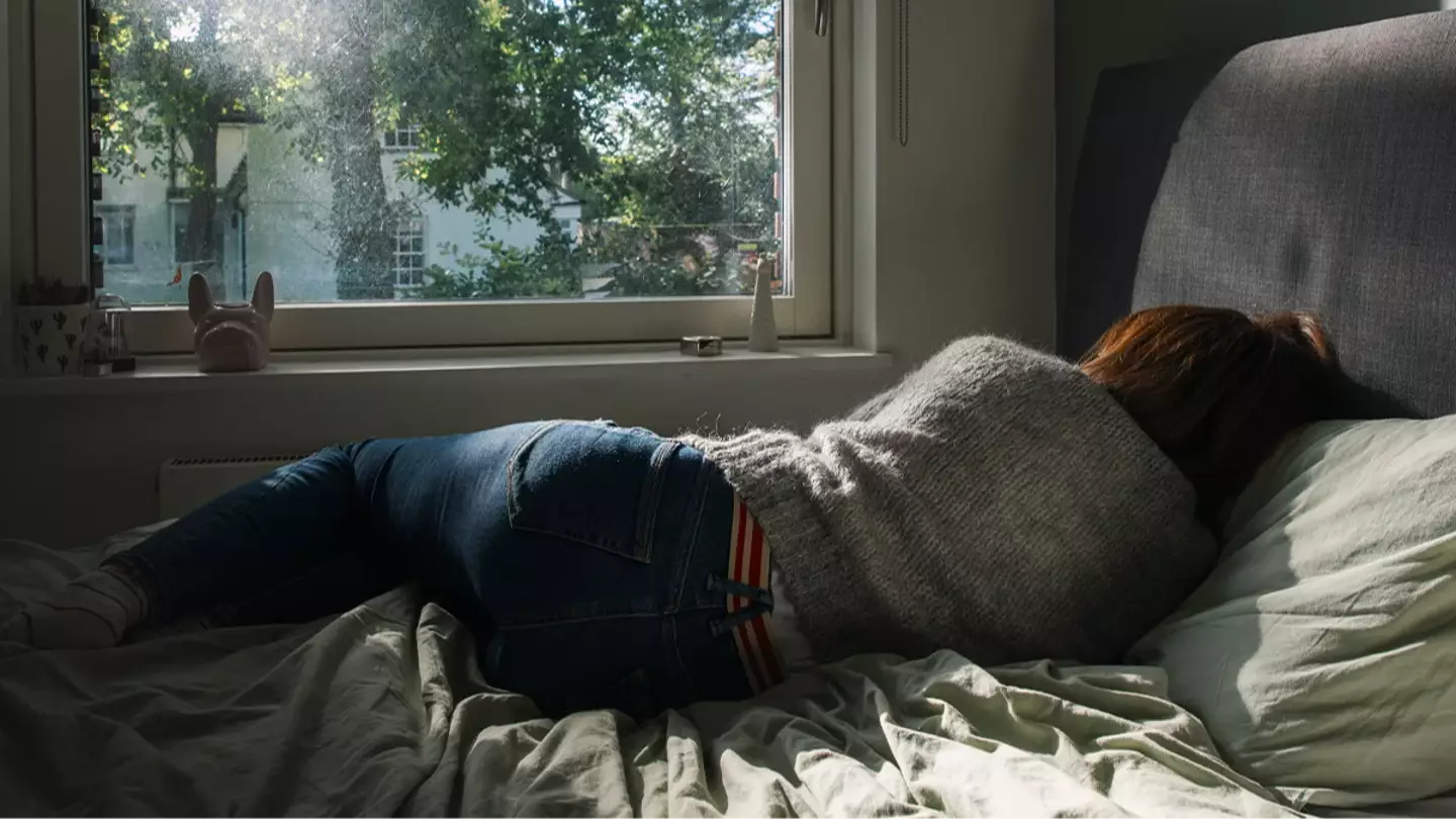 Doctor explains why sleeping with the windows closed could be ruining your sleep