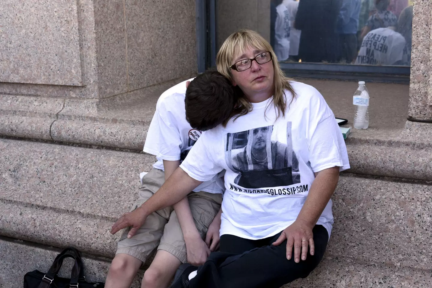 Glossip's sister Nancy Ogden with her grandson Kevin Ogden at a 2015 demonstration protesting Glossip's execution.