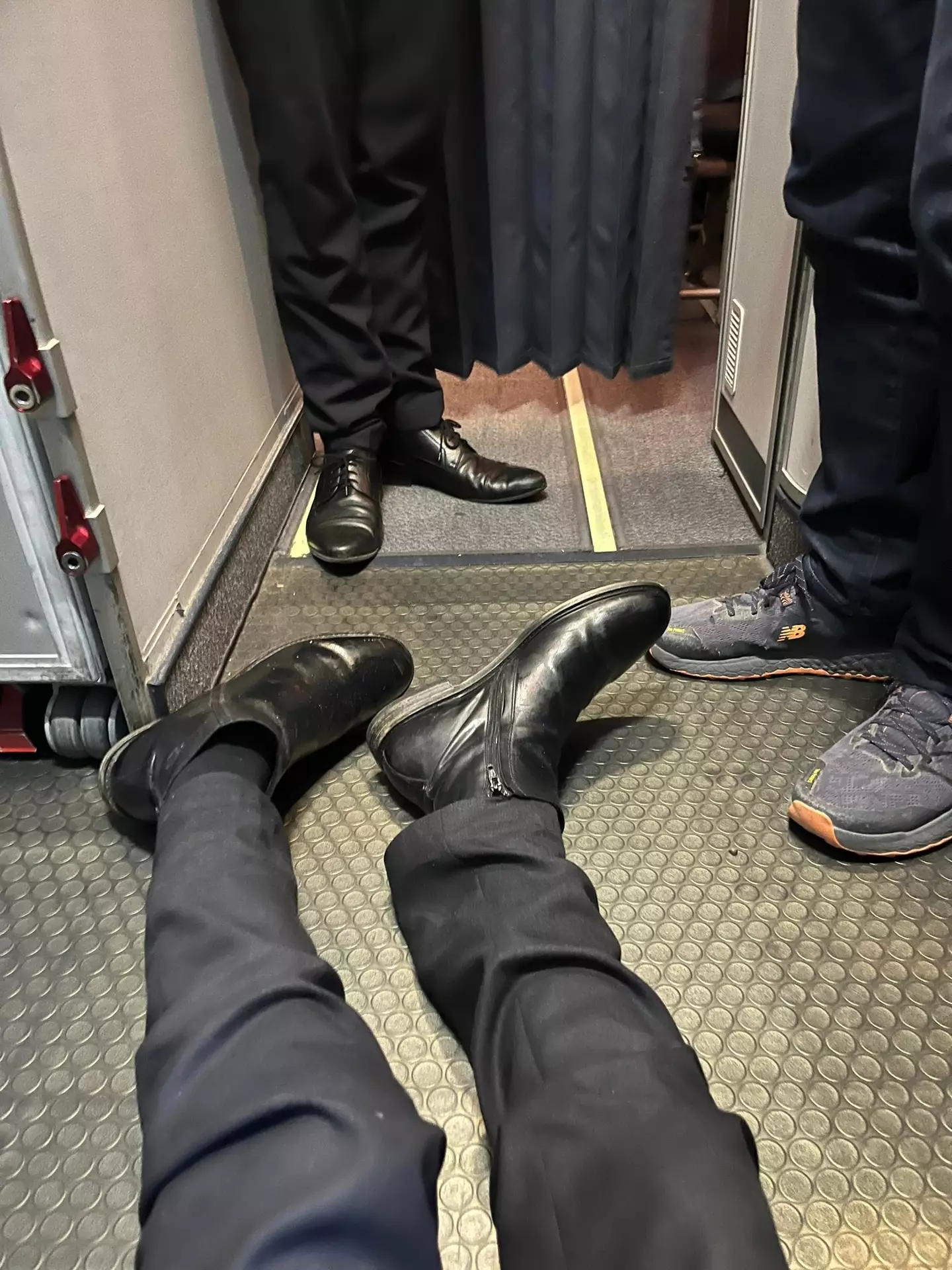 The journalist claims the airline forced him to crawl to the toilet (Twitter/@FrankRGardner)