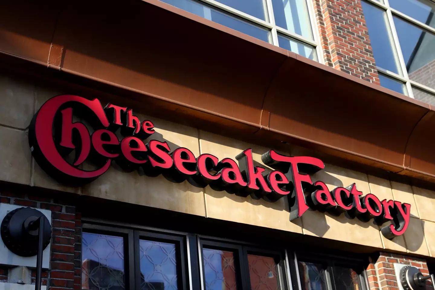The Cheesecake Factory came under fire from some for being a bad spot for a first date.
