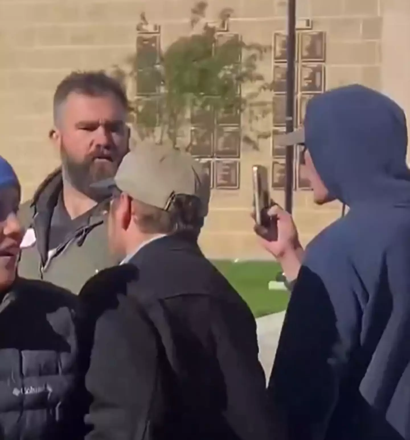 Jason Kelce smashed the fan's phone (X/@kylesixers)