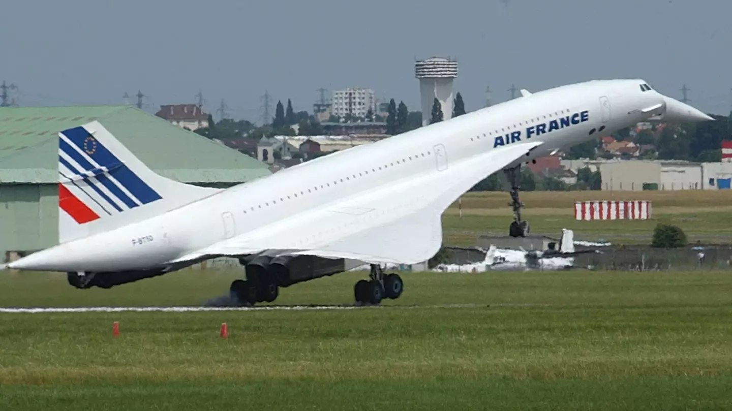 An Air France Concorde taking off, with its distinctive adjustable nose.