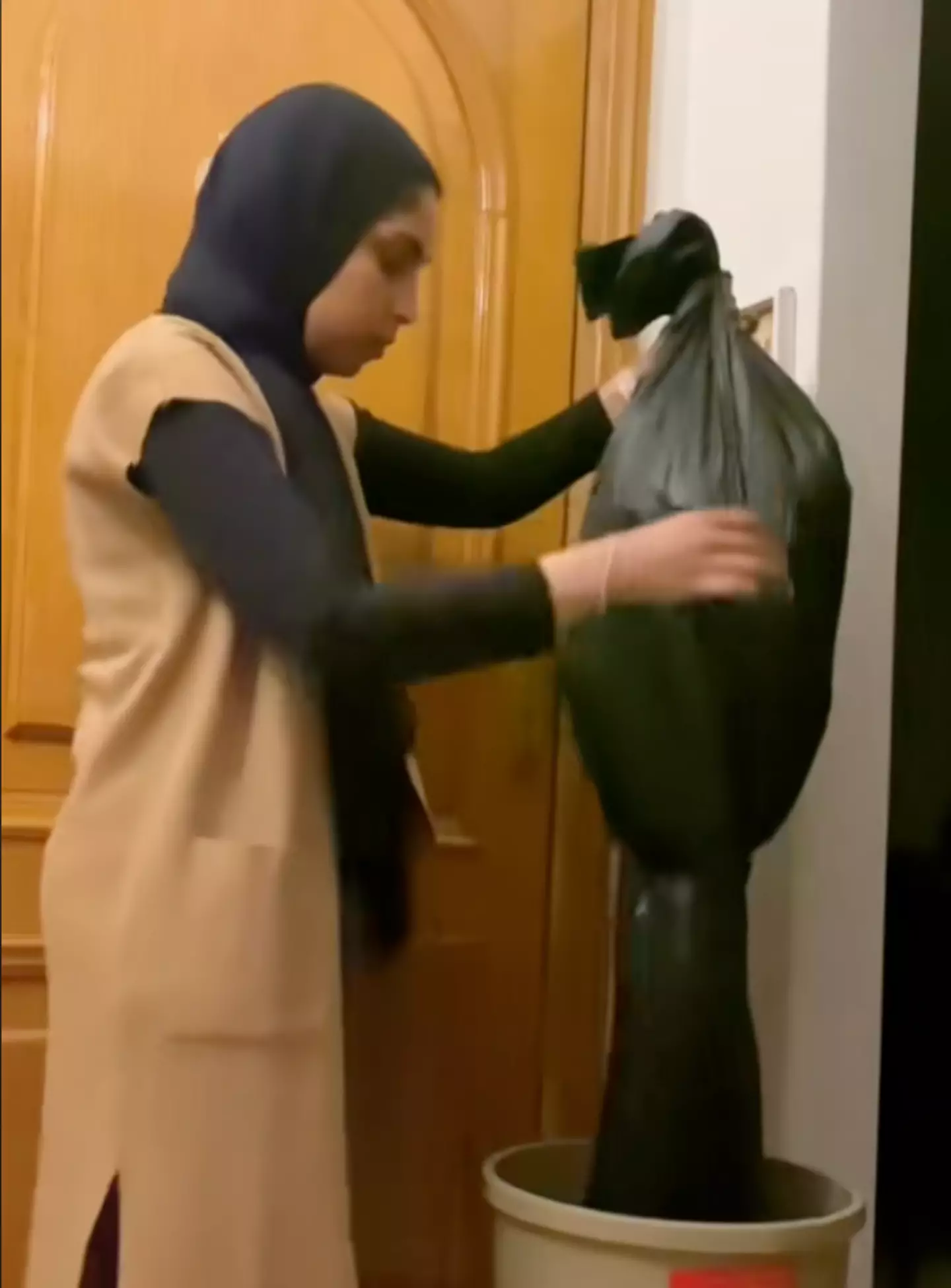 The 'hack' means bags are always on hand to replace the dirty ones.  (TikTok/@_nourhan_sherif_)