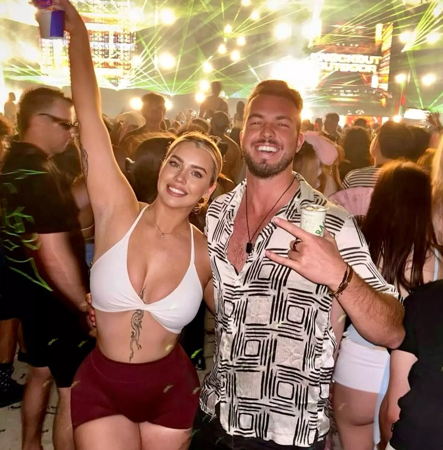 The couple had a nightmarish travel experience (Instagram/@bigmoomusic)