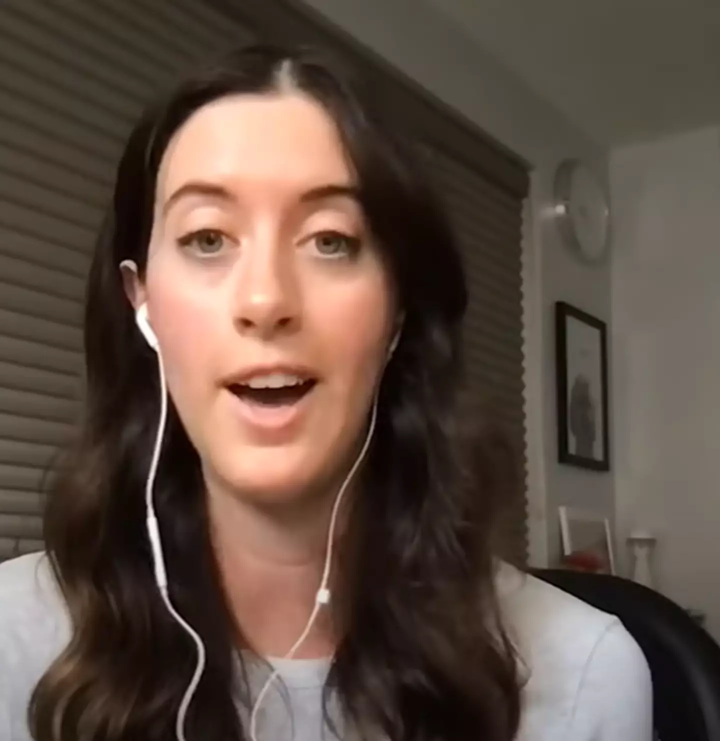 Lindsay described her symptoms (YouTube/@thepatientstory)