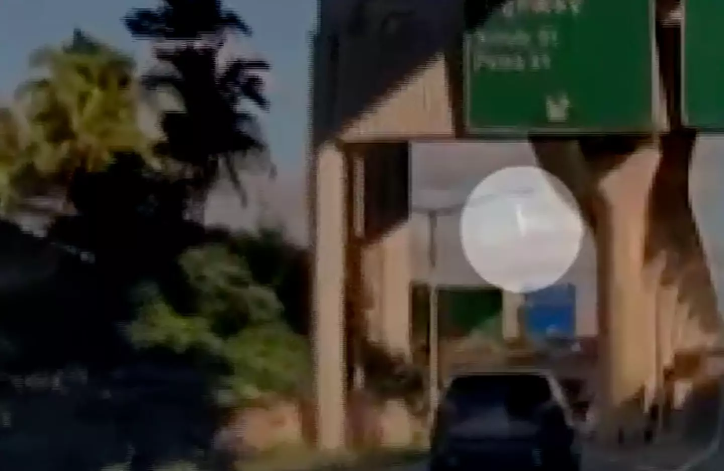 The aircraft was seen near the elevated railway tracks (Hawaii News Now)