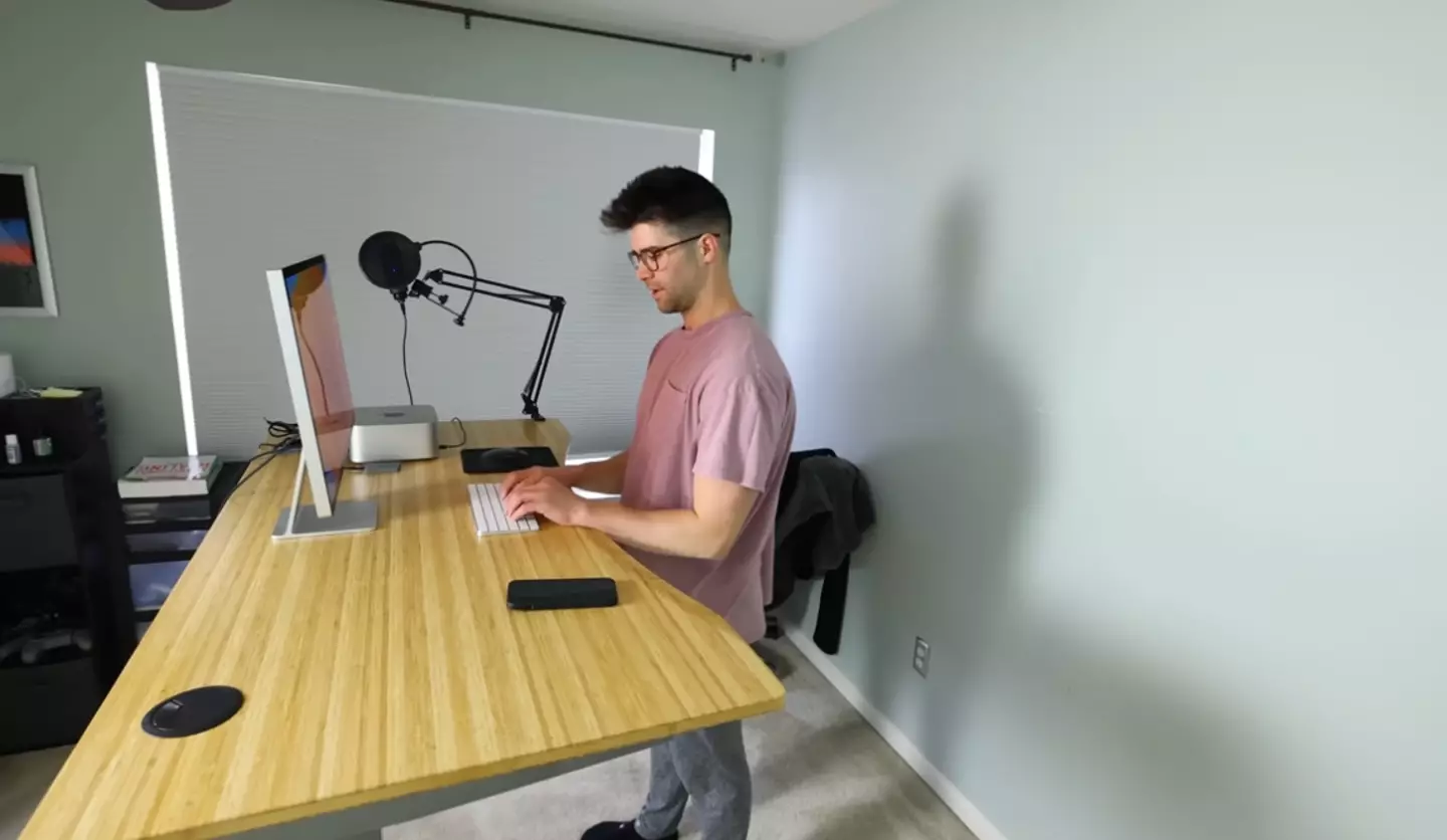 The desk was a wise move (YouTube/@FocusedLucas)