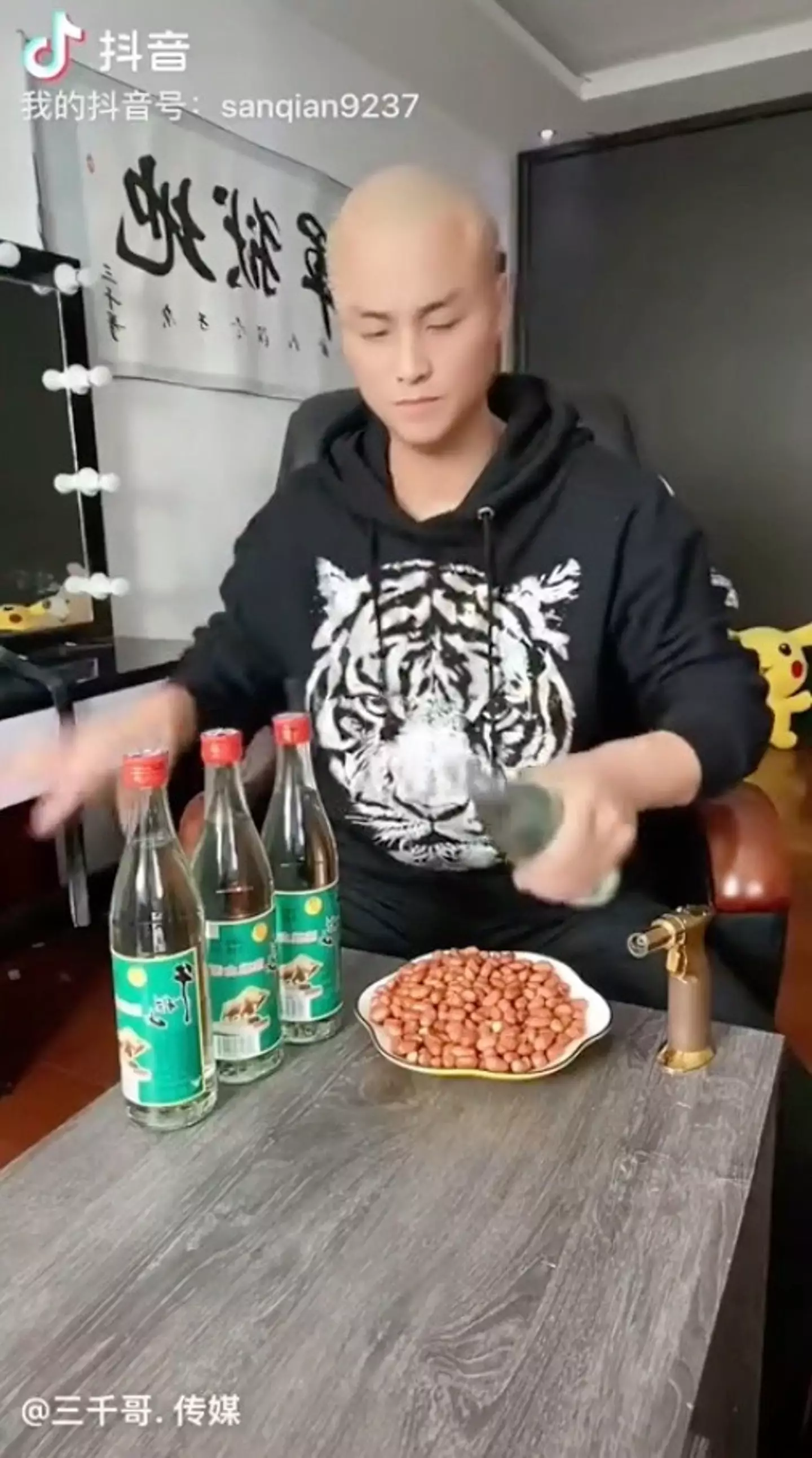 A Chinese content creator has died shortly after attempting an online challenge which involved drinking excessive amounts of alcohol.