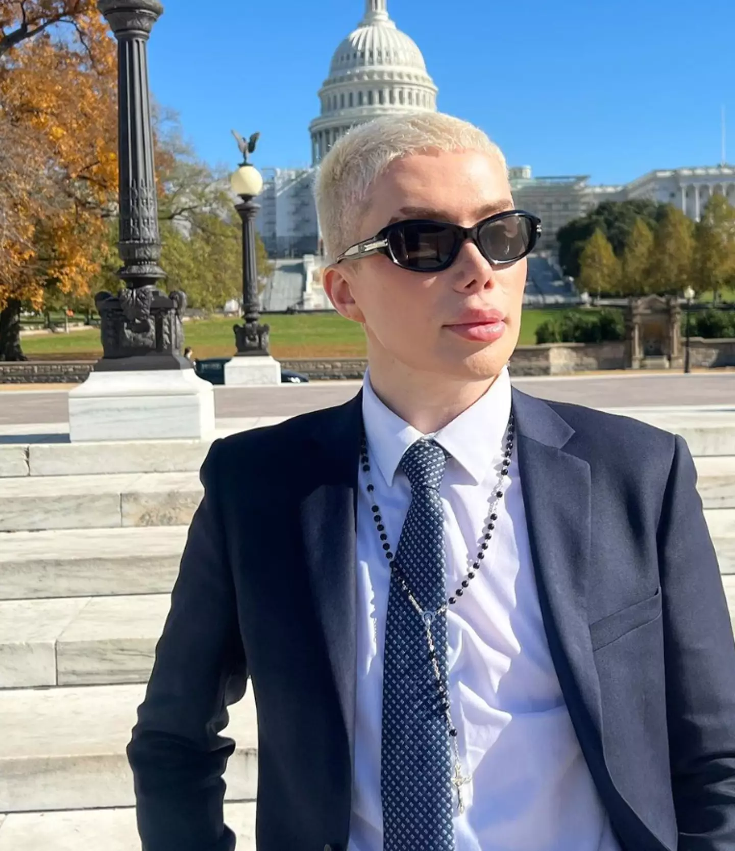 Oli has now happily detransitioned back into a man.