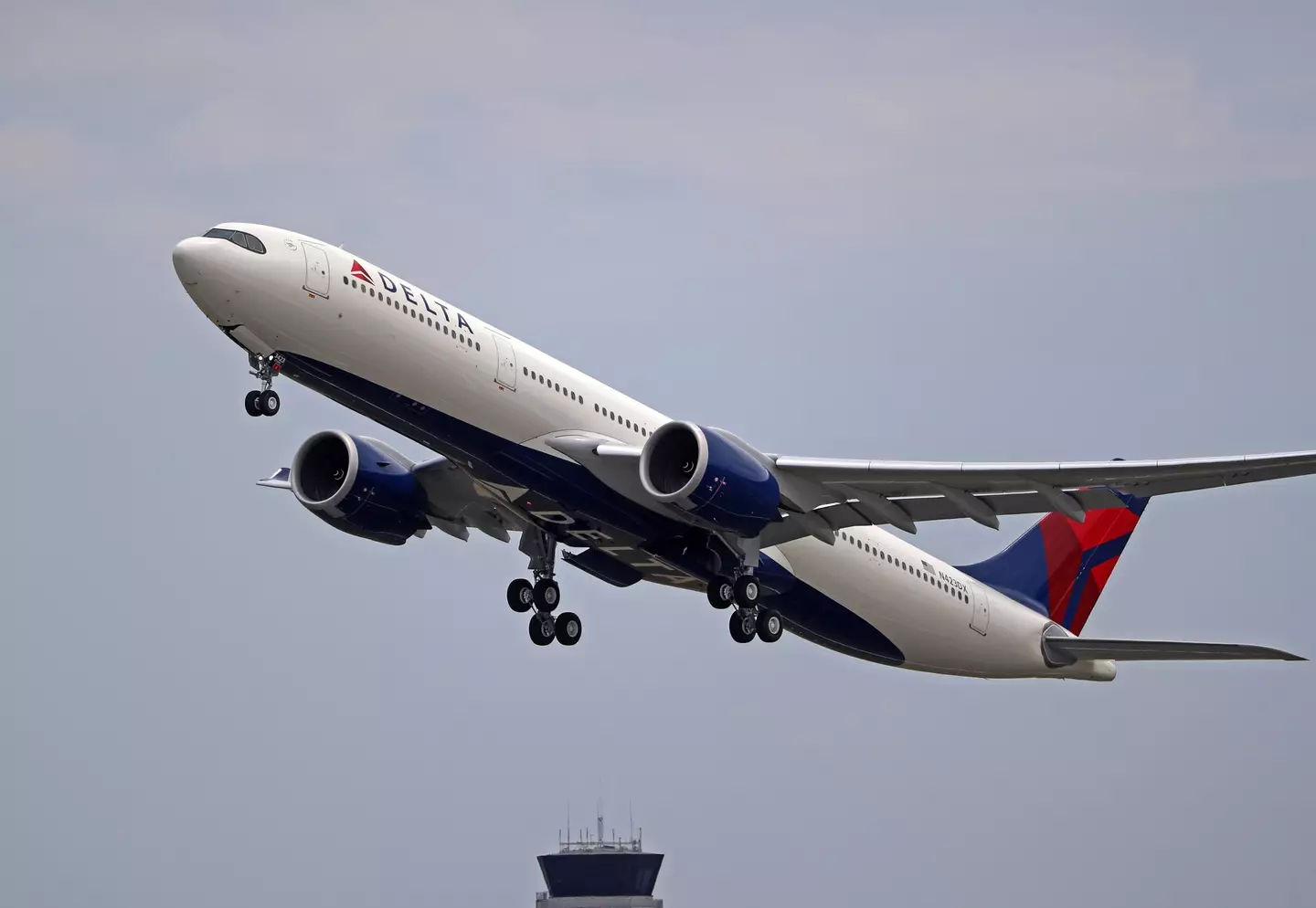 The Delta flight had to return to Atlanta following the explosion.