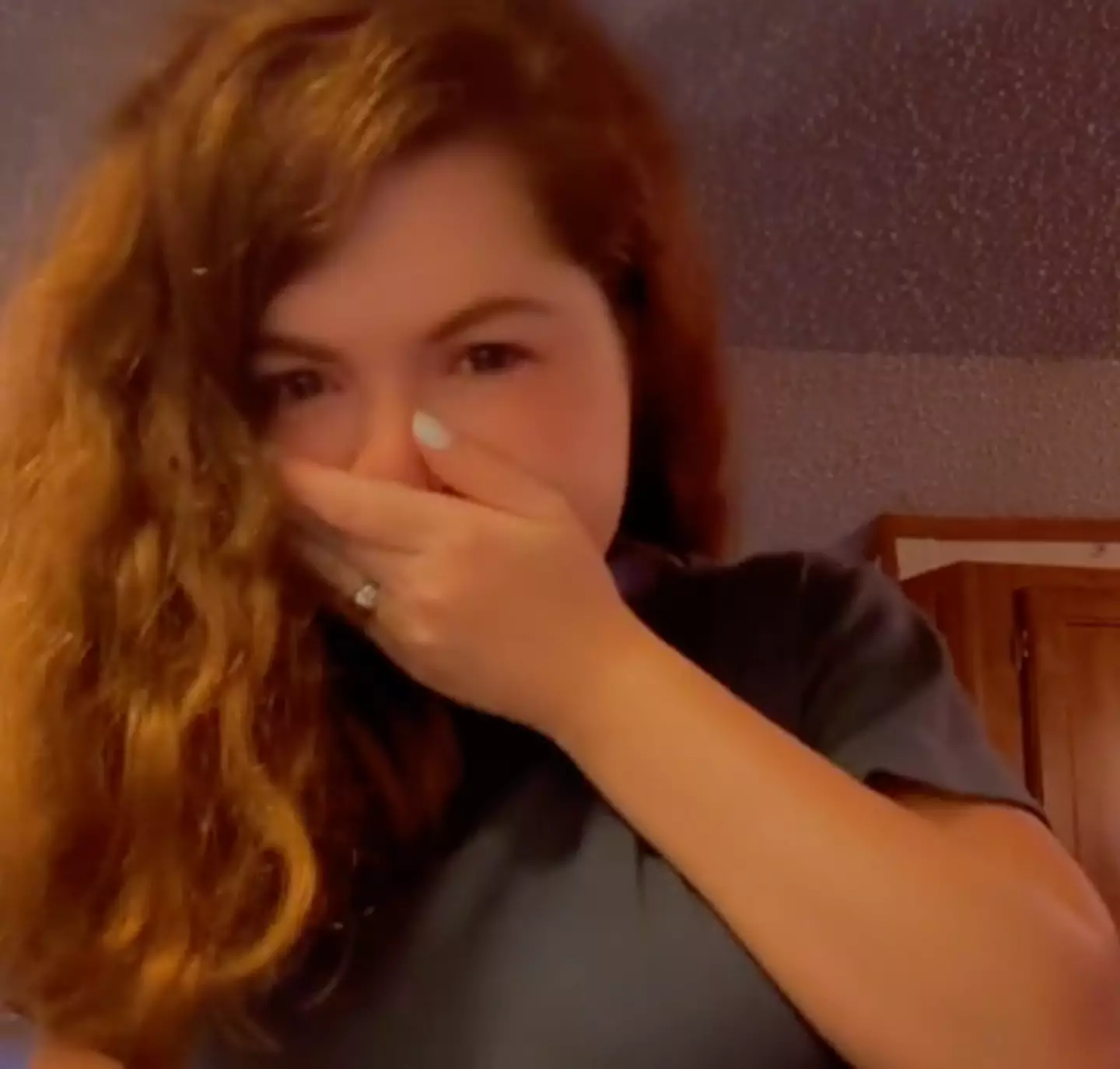 Seemingly excited, Ariel hurriedly opened the letter before beginning to read aloud the word’s of the convicted killer.(Opencasketgood/TikTok)