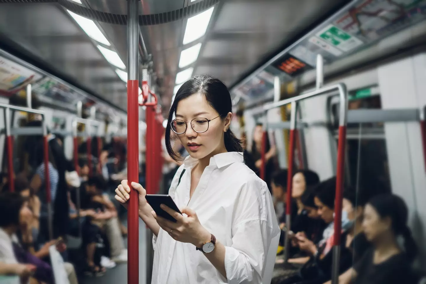 Reply to work emails on public transport could lead to a data leak (Getty Stock Image)