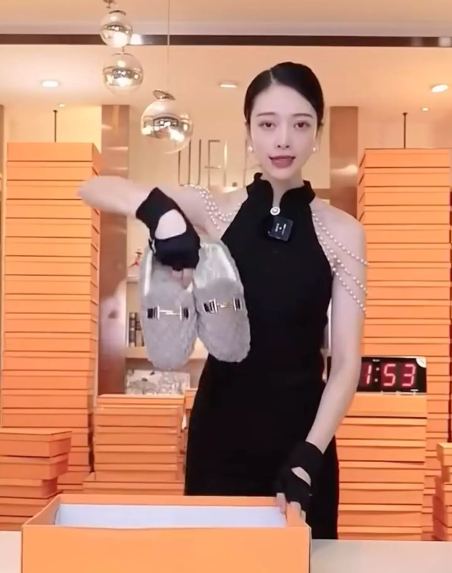 Chinese live streamer Zheng Xiang Xiang shows products for just three seconds in her streams.