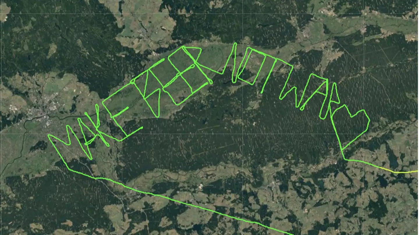 Pilot Writes 'Make Beer Not War' With Flight Path Over Poland