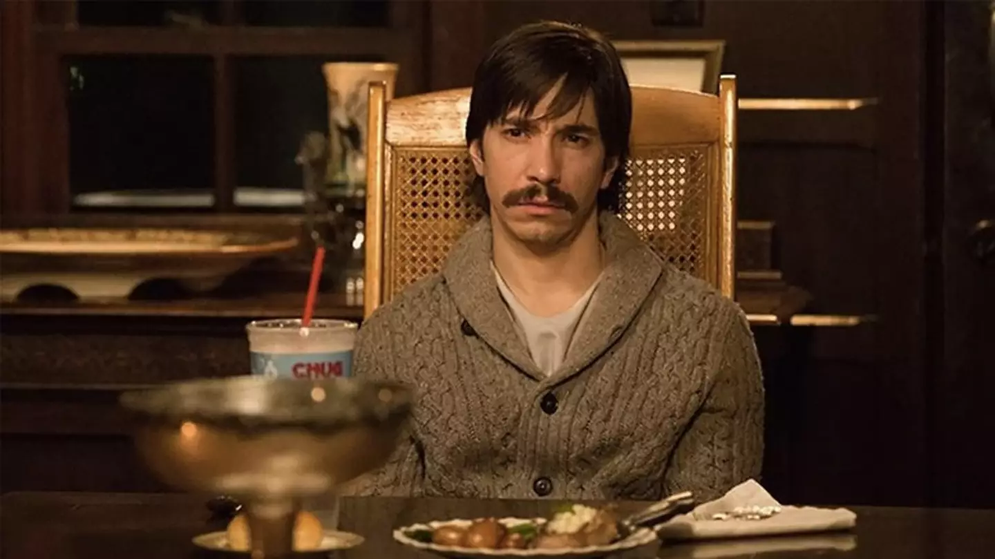 It features Justin Long.