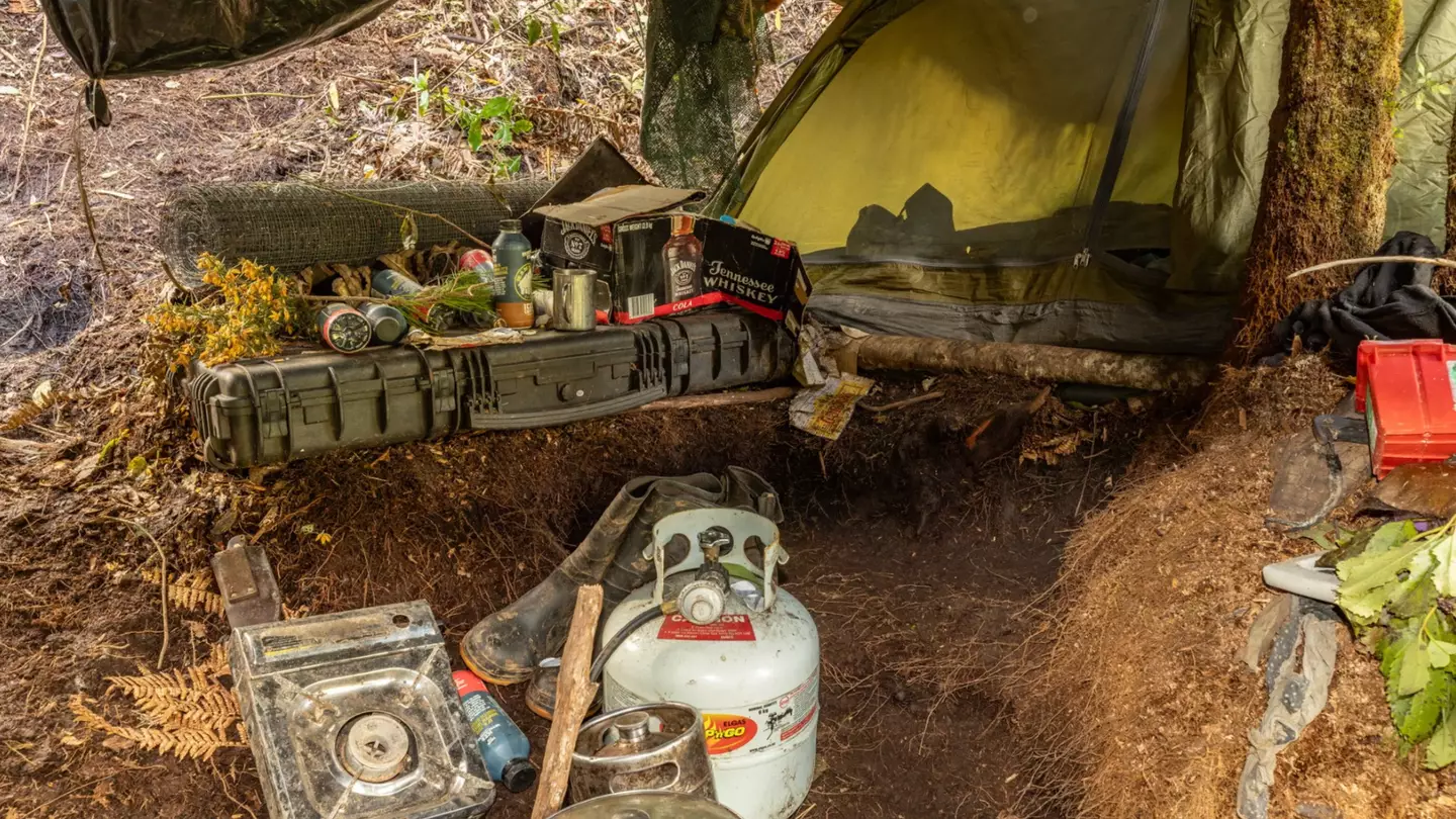 Police believe ‘grim’ new photos of campsite where father hid children proves one major detail