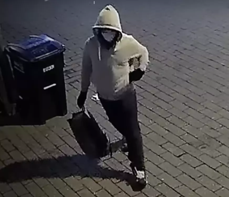 As recent as October 22 the FBI was still asking the public for information on the identity of the suspect (FBI)