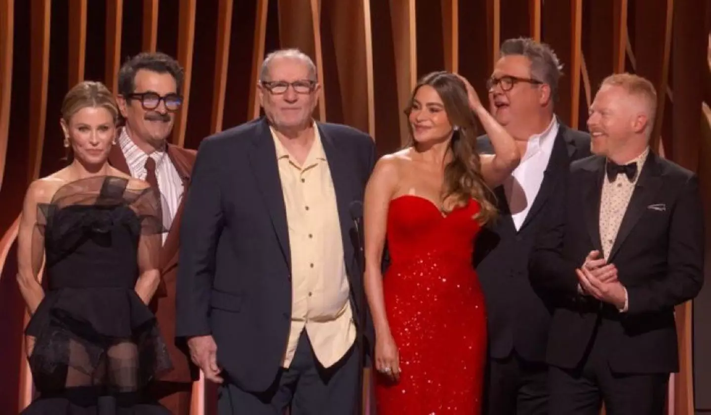 The cast of Modern Family reunited on stage at last night's SAG Awards.