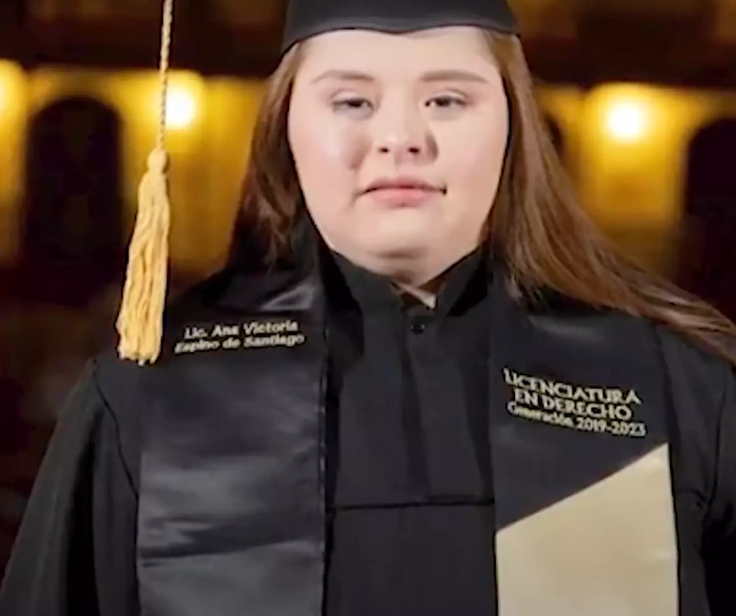 Ana Victoria Espino De Santiago has qualified to become a laywer (NTR TV/YouTube)