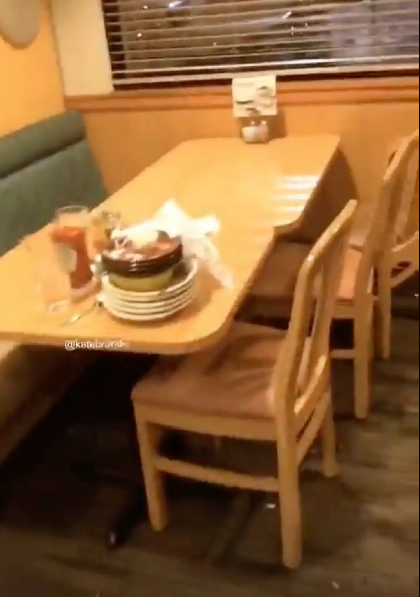 And the table the Gen Zers dined at... (TikTok/@katebrande)