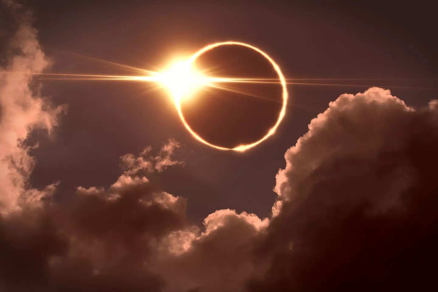 Muchos han notado algo inusual en un eclipse solar.  (Imágenes falsas)