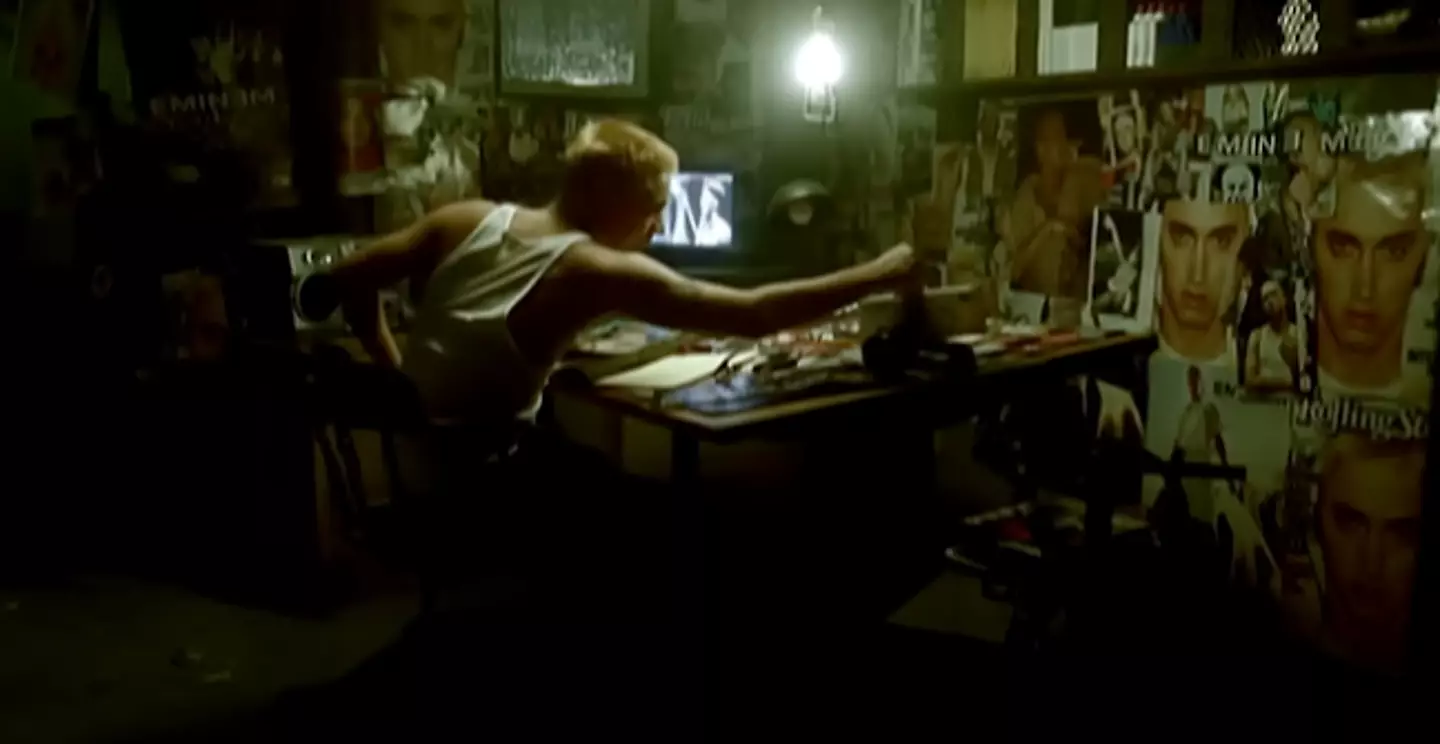 The music video followed an obsessed fan of Eminem, who is played by Final Destination star Devon Sawa.