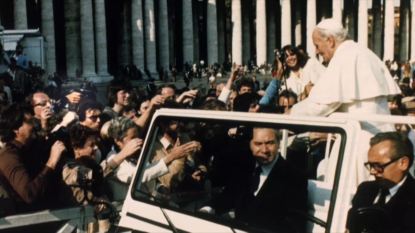 One episode includes testimony from a man who planned to assassinate Pope John Paul II.