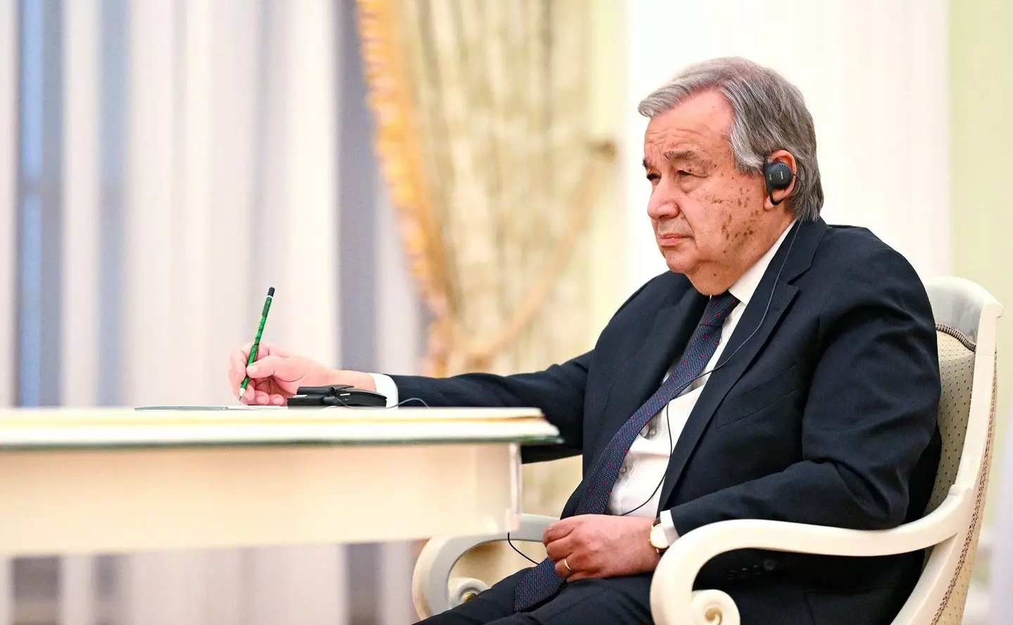 Antonio Guterres attends a meeting with Vladimir Putin, 26 April.