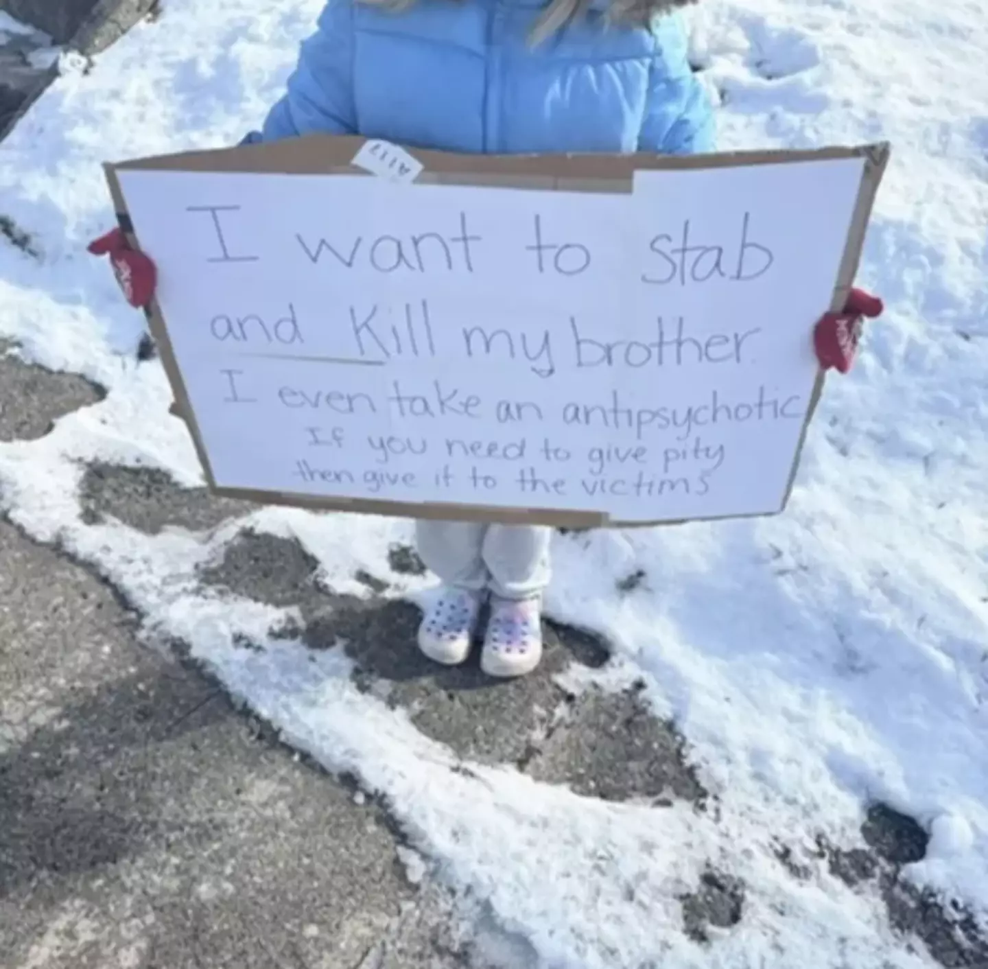 The little girl was left to stand in the cold (FOX59/CBS4 viewer)
