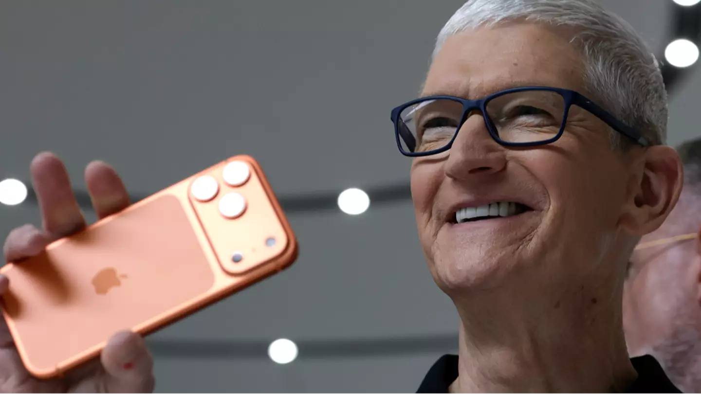 Samsung savagely criticizes new iPhone 17 hours after Apple’s unveiling