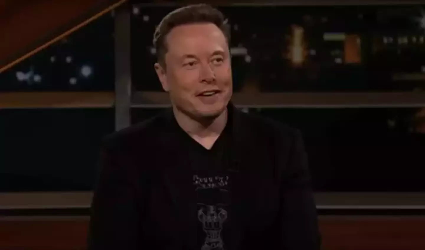 Elon Musk has called for a fight between himself and Mark Zuckerberg.