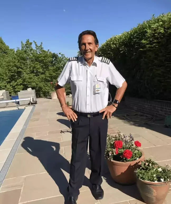 Nick Eades revealed why they use the 'brace' position (Nick Eades)