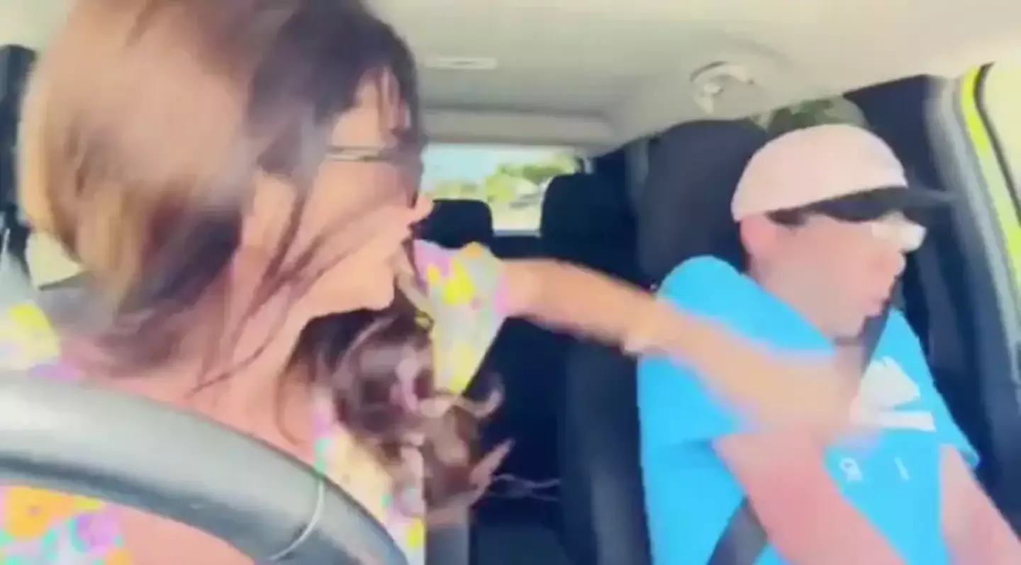 Elisa Jordana repeatedly hit Zscorro during the livestream, before he retaliated and started hitting her back. (Youtube)