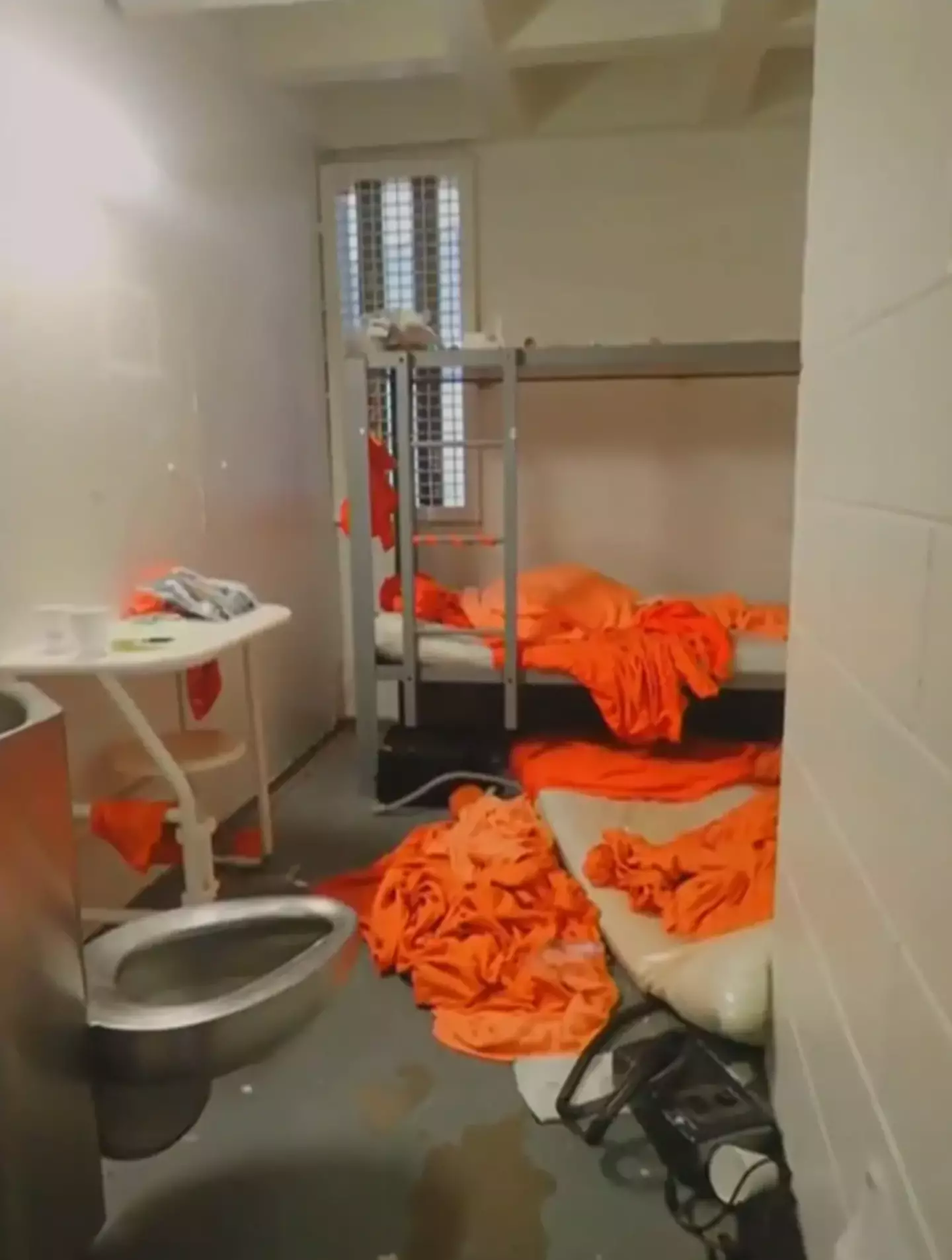 Photos of Epstein's cell after he committed suicide (CBS 60 MINUTES)