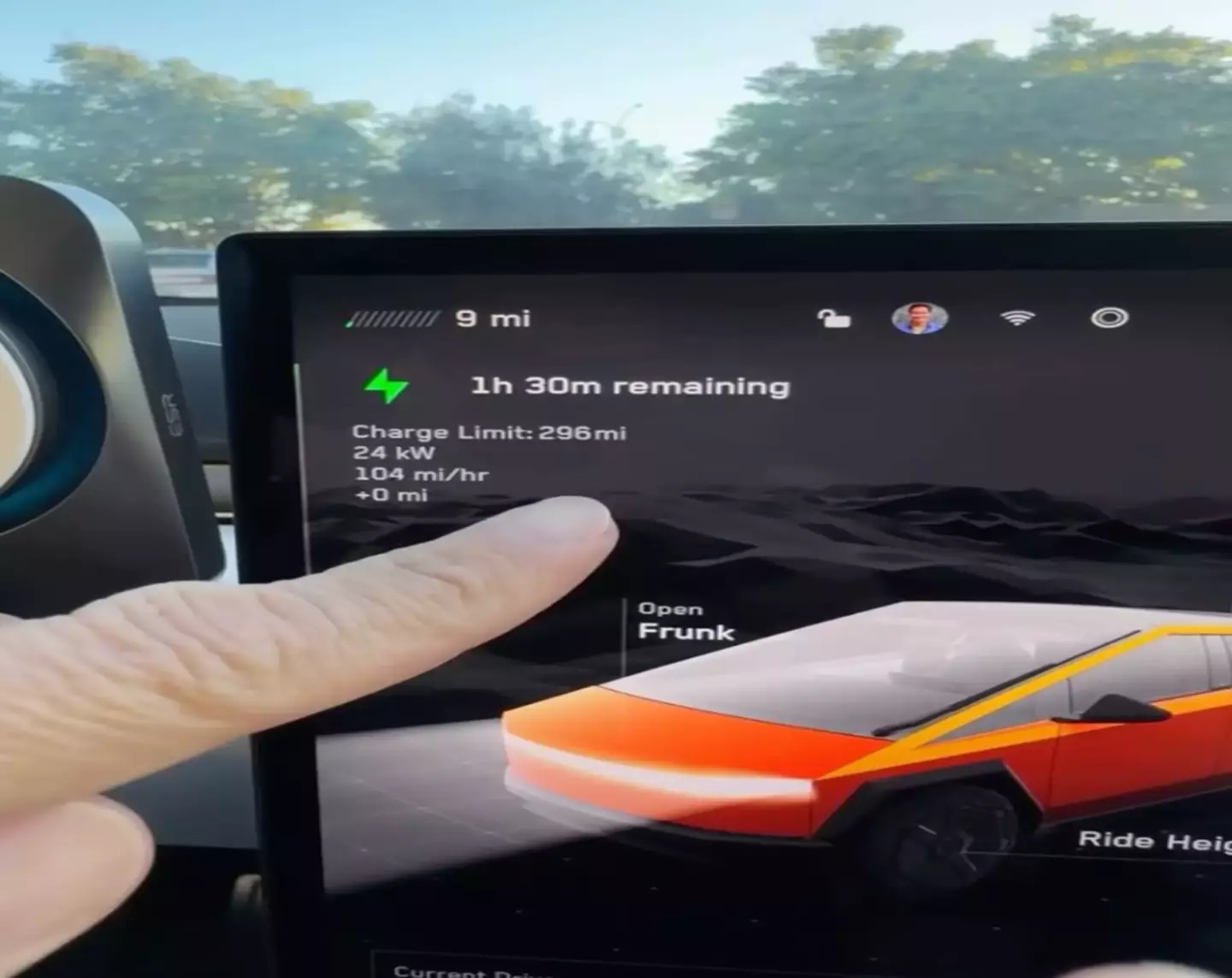 The cost to charge a Tesla Cybertruck to 100 percent may surprise you (Instagram/@utechpia.dev)