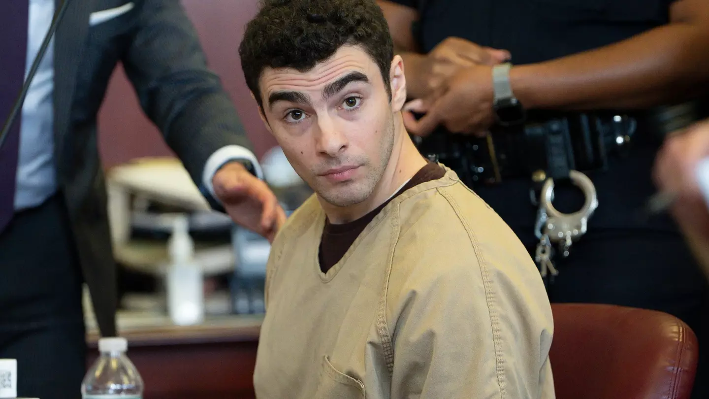 Luigi Mangione lawyers make huge move against cops that could spare alleged healthcare CEO assassin death penalty if found guilty