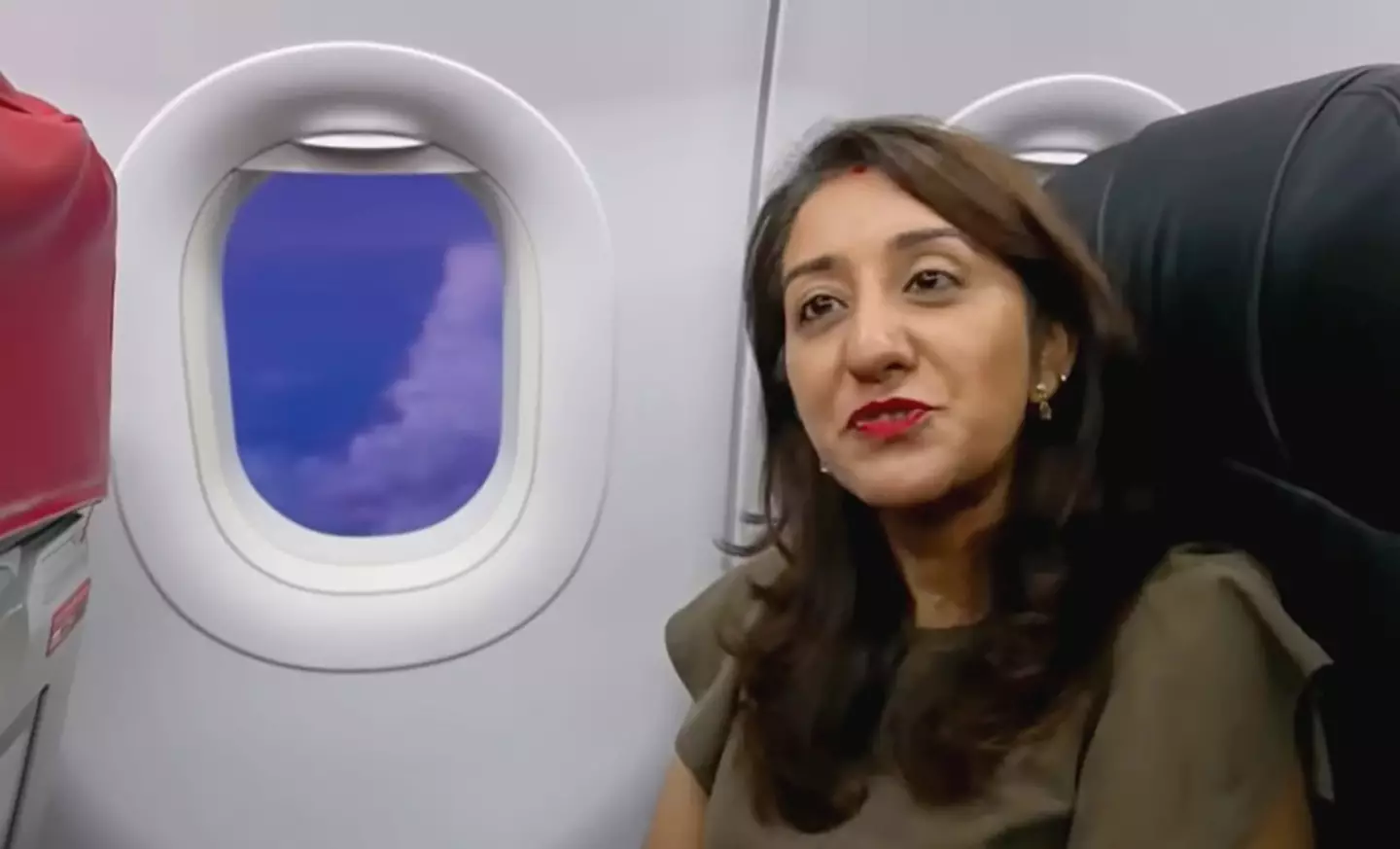 A woman has opened up about commuting to work by plane every day (Newsflash)